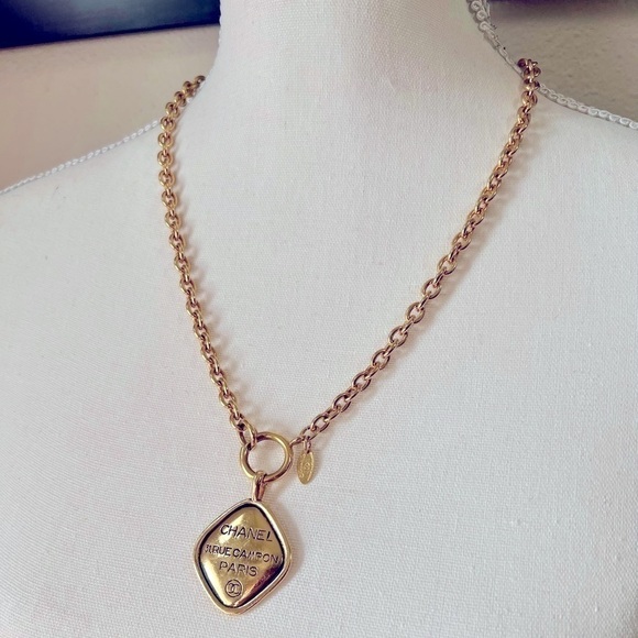 CHANEL Vintage 31 Rue Cambon Diamond Pendant Gold Necklace